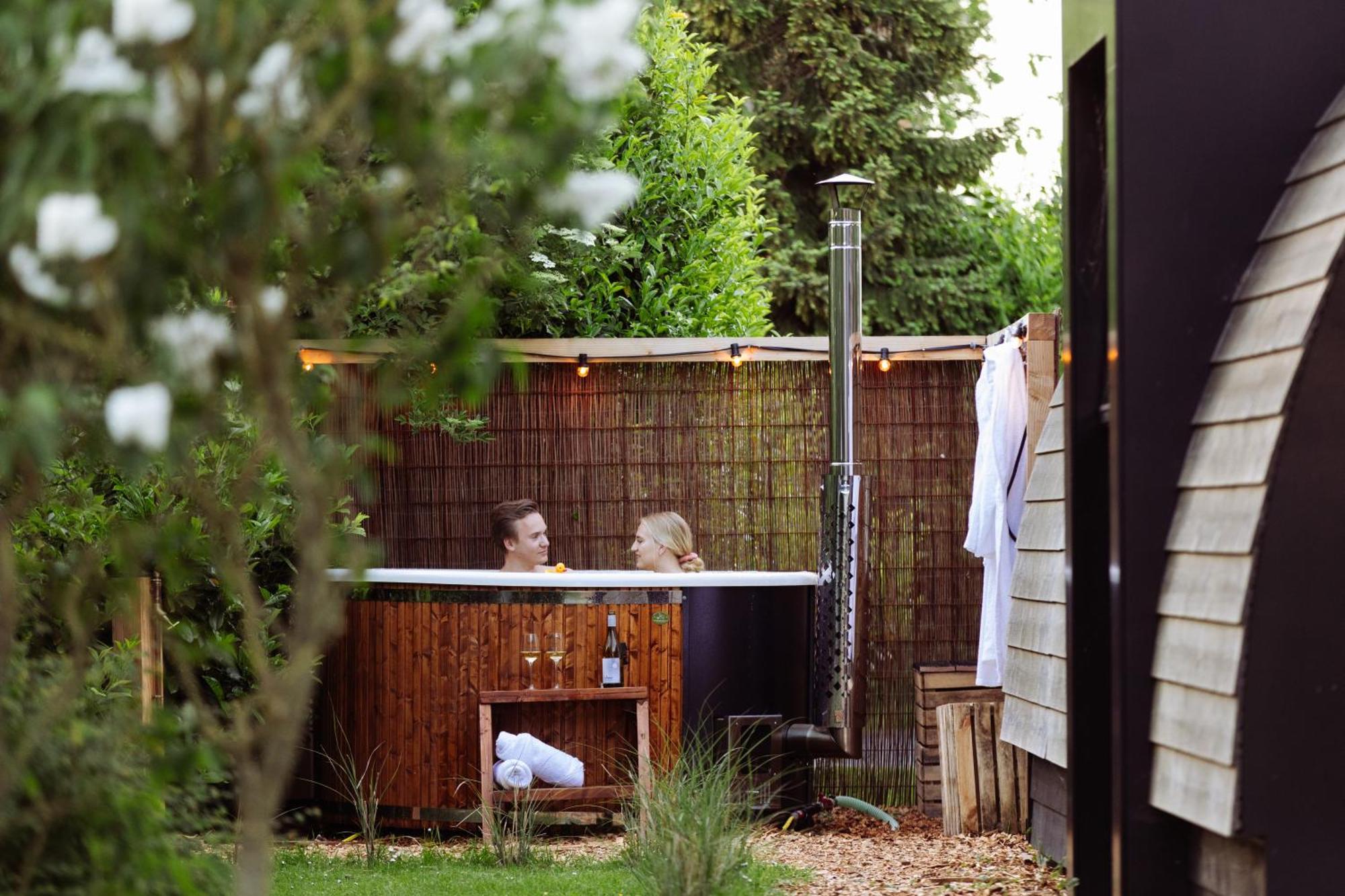Pod Huisje Met Hottub Dokkum Exterior foto